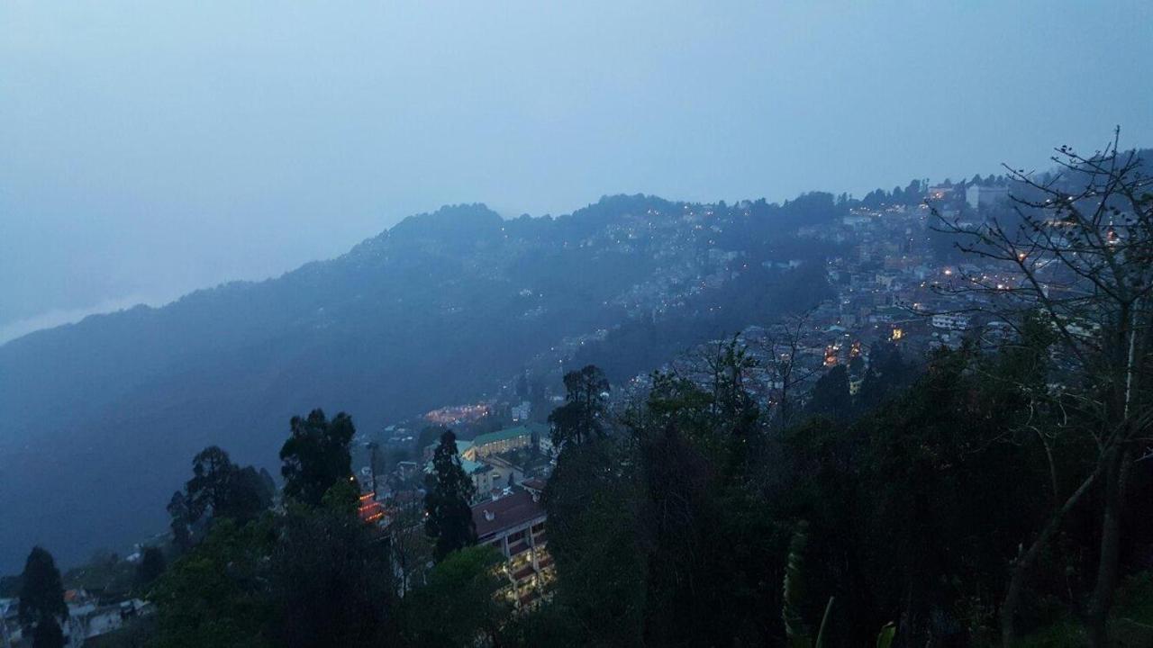 Hotel Taktsang Darjeeling ดาร์จีลิง ภายนอก รูปภาพ
